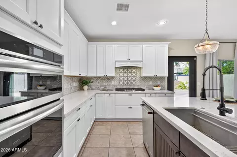 Kitchen - 3536 E Fairview St, Gilbert, AZ 85295 photo 7 of 11
