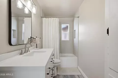 Bath - 2345 E Heatherbrae Dr, Phoenix, AZ 85016 photo 1 of 1