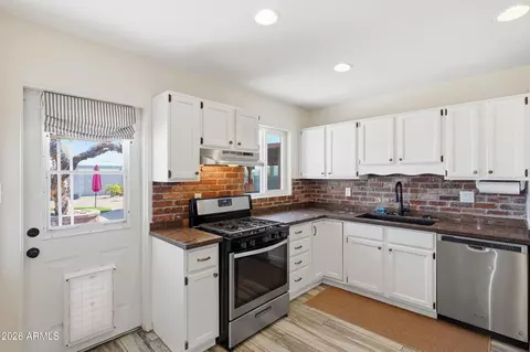 Kitchen - 2345 E Heatherbrae Dr, Phoenix, AZ 85016 photo 2 of 2