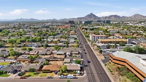 View/Area - 2345 E Heatherbrae Dr, Phoenix, AZ 85016 photo 2 of 2
