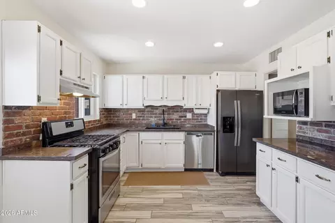 Kitchen - 2345 E Heatherbrae Dr, Phoenix, AZ 85016 photo 1 of 2