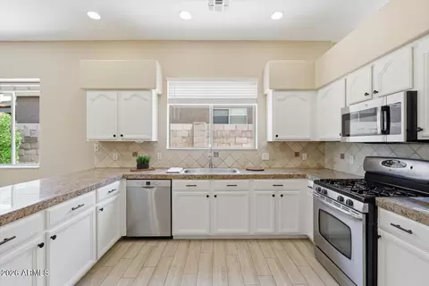 Kitchen - 4606 E Chisum Trl, Phoenix, AZ 85050 photo 2 of 5
