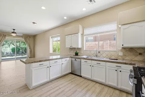 Kitchen - 4606 E Chisum Trl, Phoenix, AZ 85050 photo 5 of 5