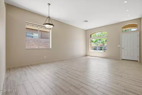 Living - 4606 E Chisum Trl, Phoenix, AZ 85050 photo 1 of 6