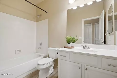 Bath - 4606 E Chisum Trl, Phoenix, AZ 85050 photo 3 of 3