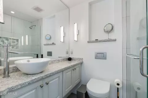 Bath - 4081 E Campbell Ave, Phoenix, AZ 85018 photo 2 of 5