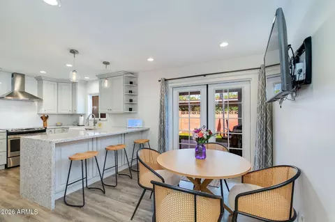 Dining - 4081 E Campbell Ave, Phoenix, AZ 85018 photo 2 of 2
