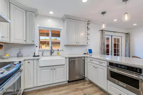 Kitchen - 4081 E Campbell Ave, Phoenix, AZ 85018 photo 4 of 4