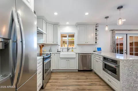 Kitchen - 4081 E Campbell Ave, Phoenix, AZ 85018 photo 3 of 4