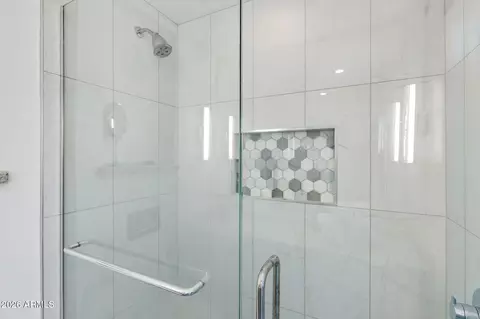 Bath - 4081 E Campbell Ave, Phoenix, AZ 85018 photo 3 of 5