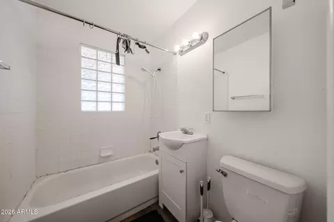Bath - 10226 N 15th Ave, Phoenix, AZ 85021 photo 3 of 3