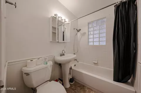 Bath - 10226 N 15th Ave, Phoenix, AZ 85021 photo 2 of 3
