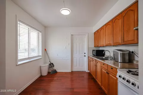 Kitchen - 10226 N 15th Ave, Phoenix, AZ 85021 photo 5 of 5