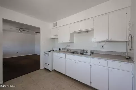 Kitchen - 10226 N 15th Ave, Phoenix, AZ 85021 photo 3 of 5