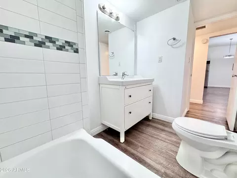 Bath - 3611 N 5th Ave, Phoenix, AZ 85013 photo 1 of 2