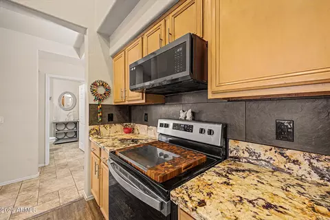 Kitchen - 1024 E Frye Rd #1056, Phoenix, AZ 85048 photo 3 of 4