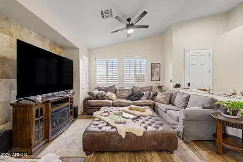 Living - 1024 E Frye Rd #1056, Phoenix, AZ 85048 photo 1 of 1