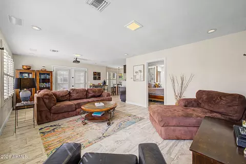 Living - 333 E Deepdale Rd, Phoenix, AZ 85022 photo 4 of 5