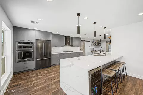 Kitchen - 333 E Deepdale Rd, Phoenix, AZ 85022 photo 1 of 7