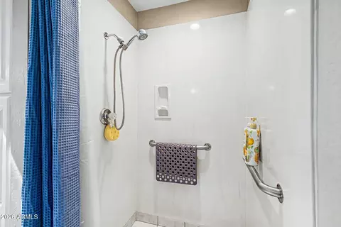 Bath - 333 E Deepdale Rd, Phoenix, AZ 85022 photo 7 of 7