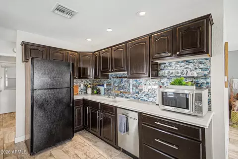 Kitchen - 333 E Deepdale Rd, Phoenix, AZ 85022 photo 6 of 7