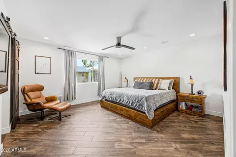 Bedroom - 333 E Deepdale Rd, Phoenix, AZ 85022 photo 2 of 10