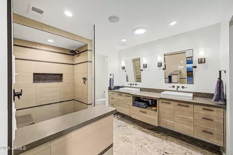 Bath - 333 E Deepdale Rd, Phoenix, AZ 85022 photo 1 of 7