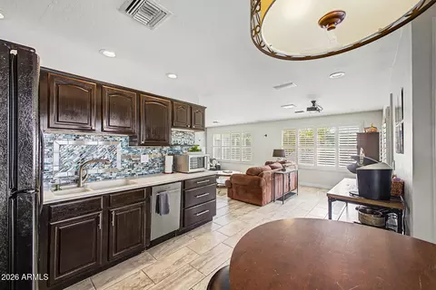 Kitchen - 333 E Deepdale Rd, Phoenix, AZ 85022 photo 5 of 7