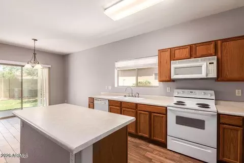 Kitchen - 3564 E Santa Fe Ln, Gilbert, AZ 85297 photo 3 of 3