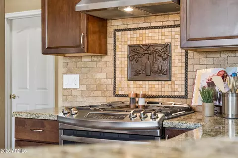 Kitchen - 4511 E Swilling Rd, Phoenix, AZ 85050 photo 4 of 4