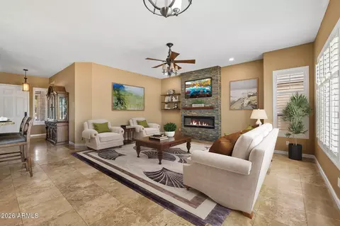 Living - 4511 E Swilling Rd, Phoenix, AZ 85050 photo 3 of 4