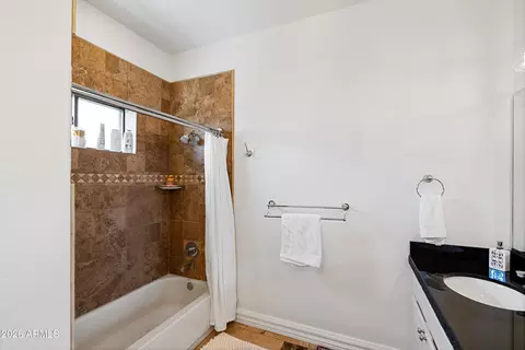 Bath - 1823 W Maddock Rd, Phoenix, AZ 85086 photo 10 of 11
