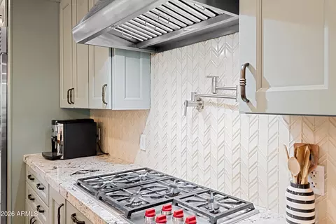 Kitchen - 1823 W Maddock Rd, Phoenix, AZ 85086 photo 8 of 13