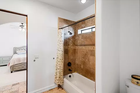 Bath - 1823 W Maddock Rd, Phoenix, AZ 85086 photo 6 of 11