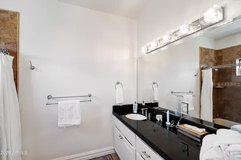 Bath - 1823 W Maddock Rd, Phoenix, AZ 85086 photo 9 of 11