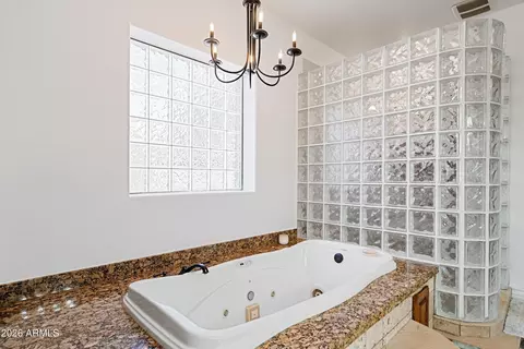 Bath - 1823 W Maddock Rd, Phoenix, AZ 85086 photo 3 of 11