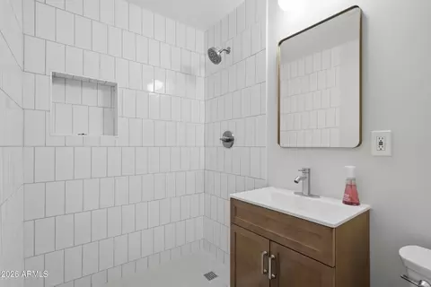 Bath - 1818 E Monterey Way, Phoenix, AZ 85016 photo 2 of 2
