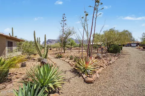 Exterior - 1502 S Prospectors Rd, Apache Junction, AZ 85119 photo 4 of 29