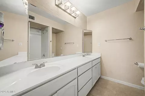 Bath - 601 W Augusta Ave, Phoenix, AZ 85021 photo 4 of 4