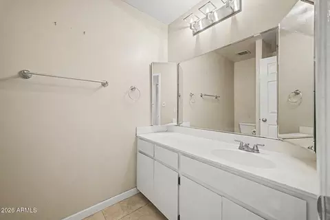 Bath - 601 W Augusta Ave, Phoenix, AZ 85021 photo 3 of 4