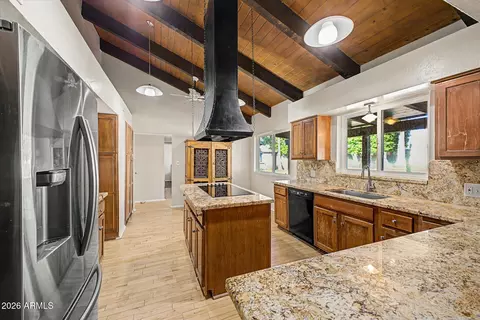 Kitchen - 601 W Augusta Ave, Phoenix, AZ 85021 photo 6 of 7