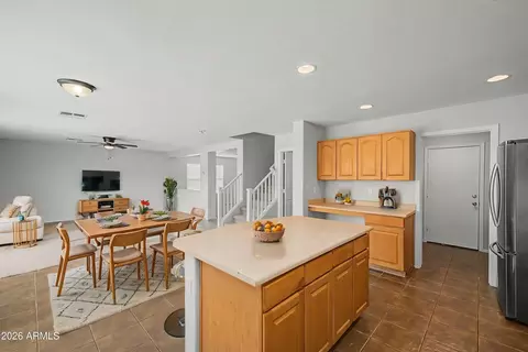 Kitchen - 3131 W Apollo Rd, Phoenix, AZ 85041 photo 3 of 5