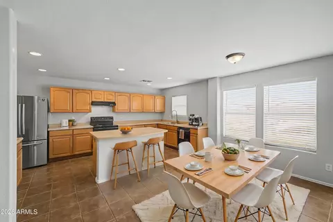 Kitchen - 3131 W Apollo Rd, Phoenix, AZ 85041 photo 1 of 5