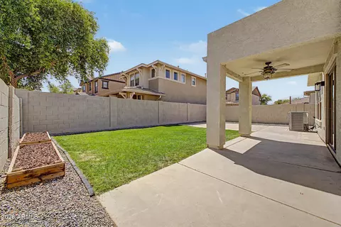 Exterior - 1331 S Bridgegate Dr, Gilbert, AZ 85296 photo 4 of 7