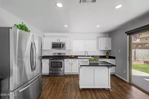 Kitchen - 1331 S Bridgegate Dr, Gilbert, AZ 85296 photo 1 of 4