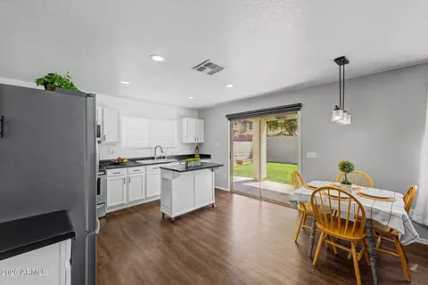 Kitchen - 1331 S Bridgegate Dr, Gilbert, AZ 85296 photo 2 of 4