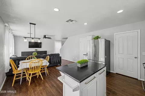 Kitchen - 1331 S Bridgegate Dr, Gilbert, AZ 85296 photo 4 of 4
