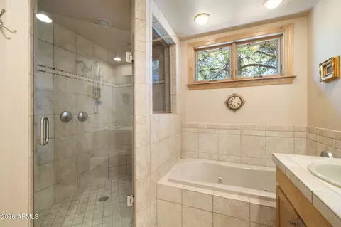 Bath - 1694 Elysian Ct, Flagstaff, AZ 86005 photo 1 of 6