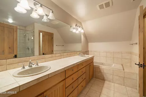 Bath - 1694 Elysian Ct, Flagstaff, AZ 86005 photo 4 of 6