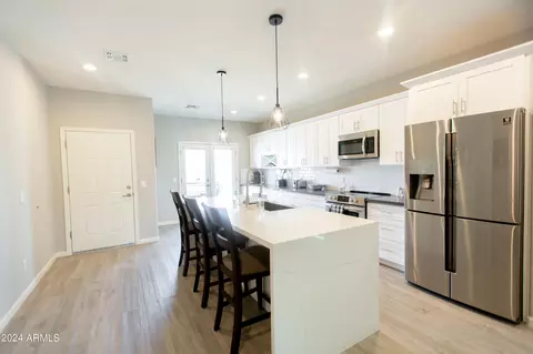 533 W Harwell Rd, Phoenix, AZ 85041